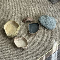 Reptile Hides And Water Dishes