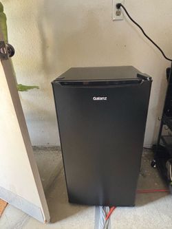 Galanz mini refrigerator