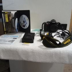 Nikon D5100 Camera w Battery/Charger All Included