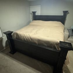 King Size Headboard & Footboard/Two Front Draws