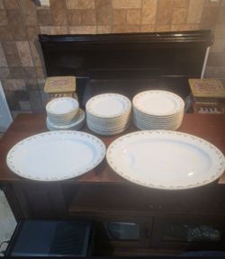35 piece Antique Theodore Haviland Limoges France Schleiger Floral Pattern Dinnerware