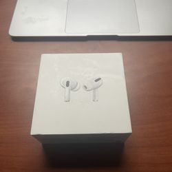 Apple AirPods Pro With MagSafe Charging Case