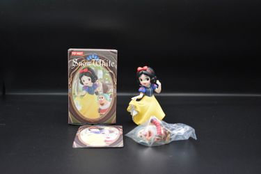 DisneyDisney Pop Mart Snow White & Bashful Seven Dwarfs Figure (A7)