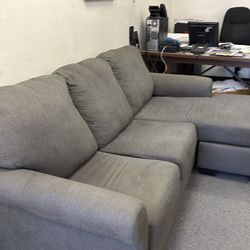 Used 84x59 sectional couch / free delivery