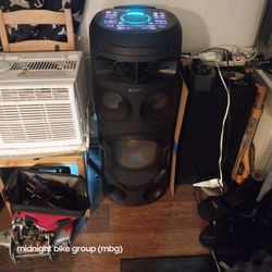 FOR SALE SONY BT SPEAKER, MP3 PLAYER, KARAOKE