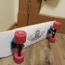Aegir like new skateboard ready to ride