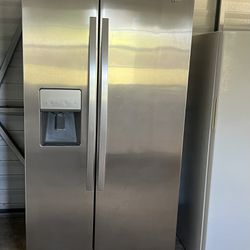 36W” Whirlpool Stainless Steel Refrigerator 