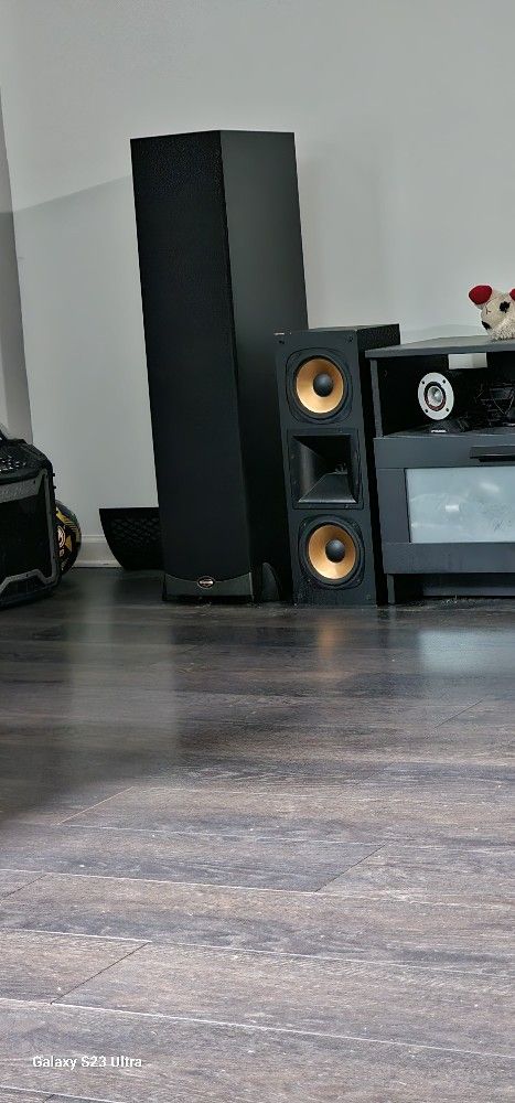Full Set Of Klipsch Speakers 