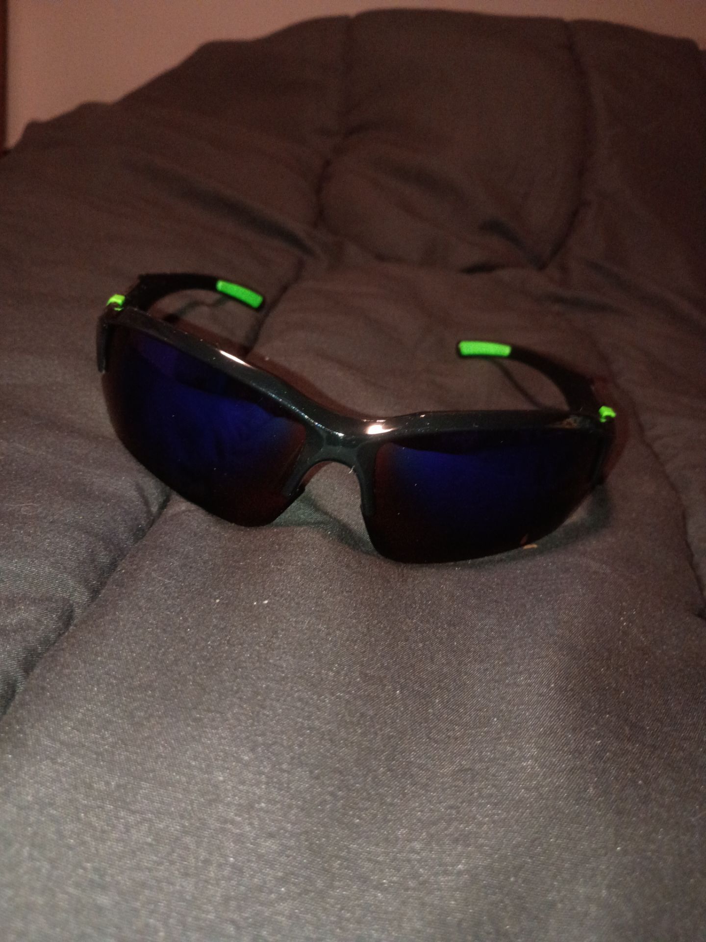 Green sunglasses new never worn