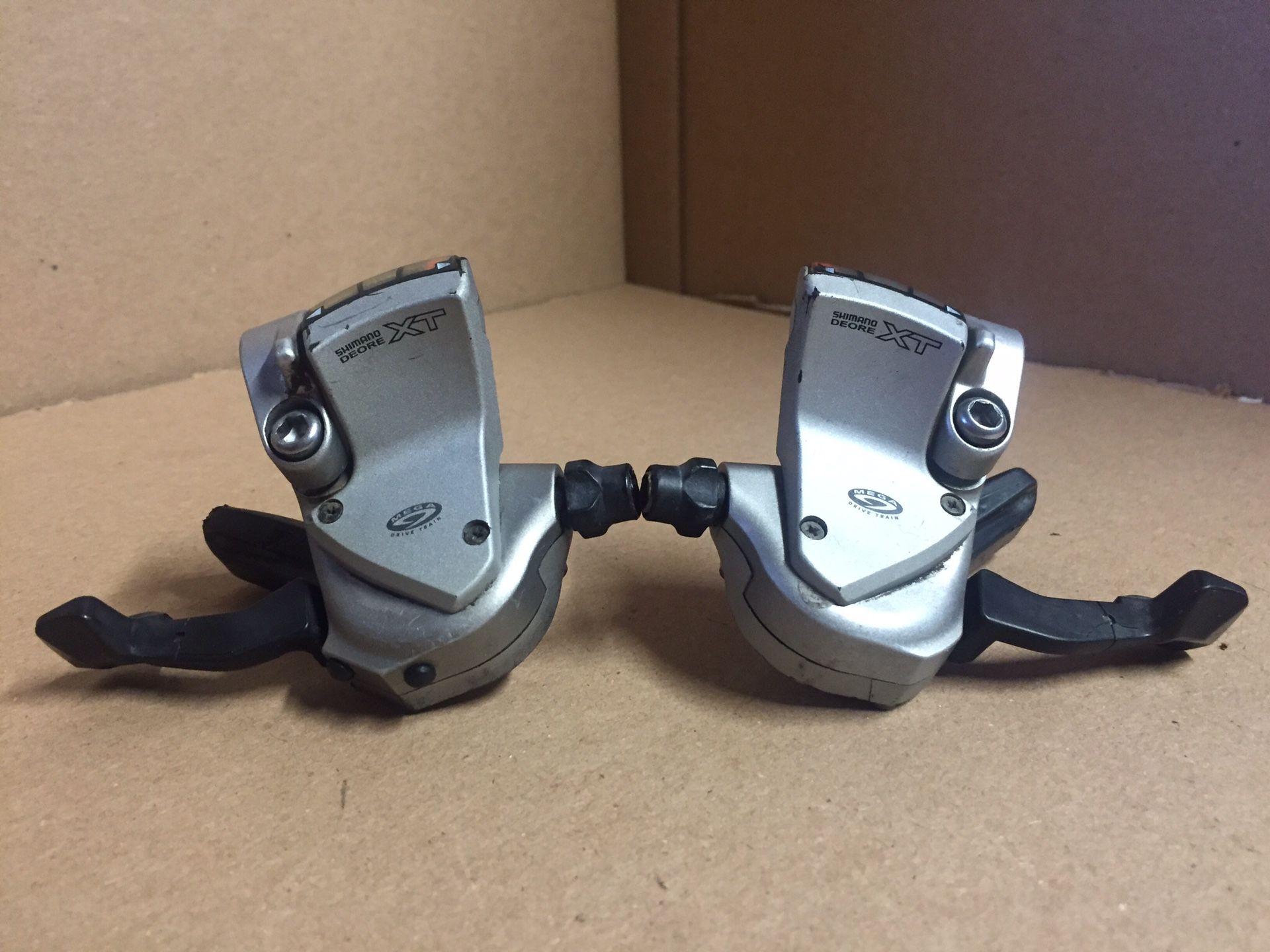 Shimano Deore XT SL-M750 9 Speed Shifters