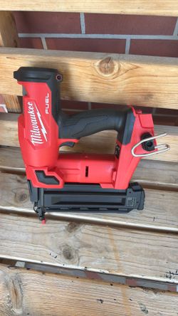 M18 Milwaukee 18 GA brad nailer