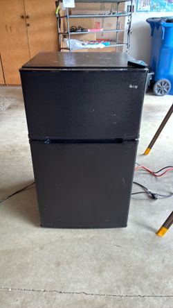 Mini Midea refrigerator