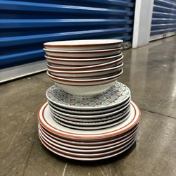 Dish Set - 18 Piece 