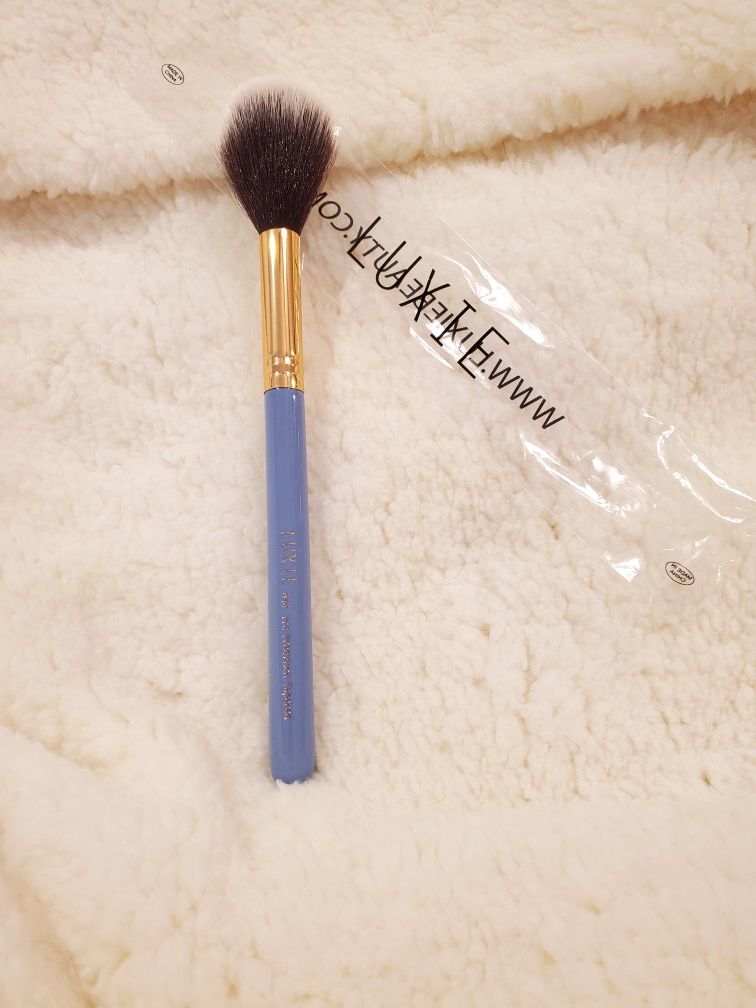 NEW Luxie Pro Precision Tapered Highlighting Brush