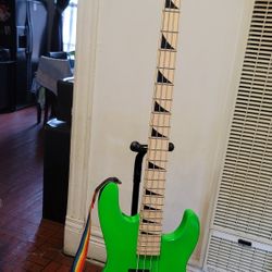 JACKSON JS1M CONCERT 4 STRINGS ELECTRIC BASS IN GREEN NEON COLOR. 