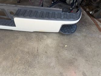Bumper  white  GM