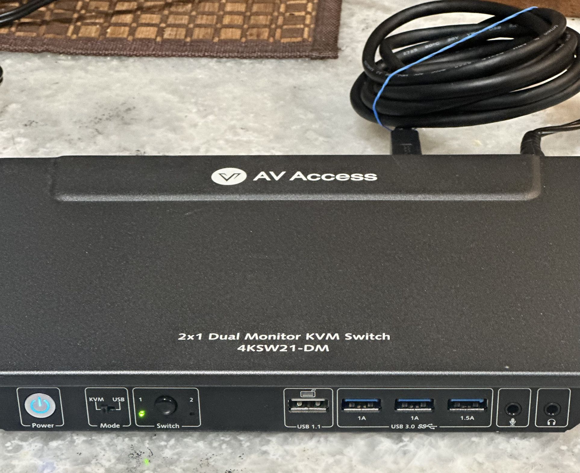 AV Access 4KSW21-DM 2x1 Dual Monitor HDMI KVM Switch with USB 3.0 Hub