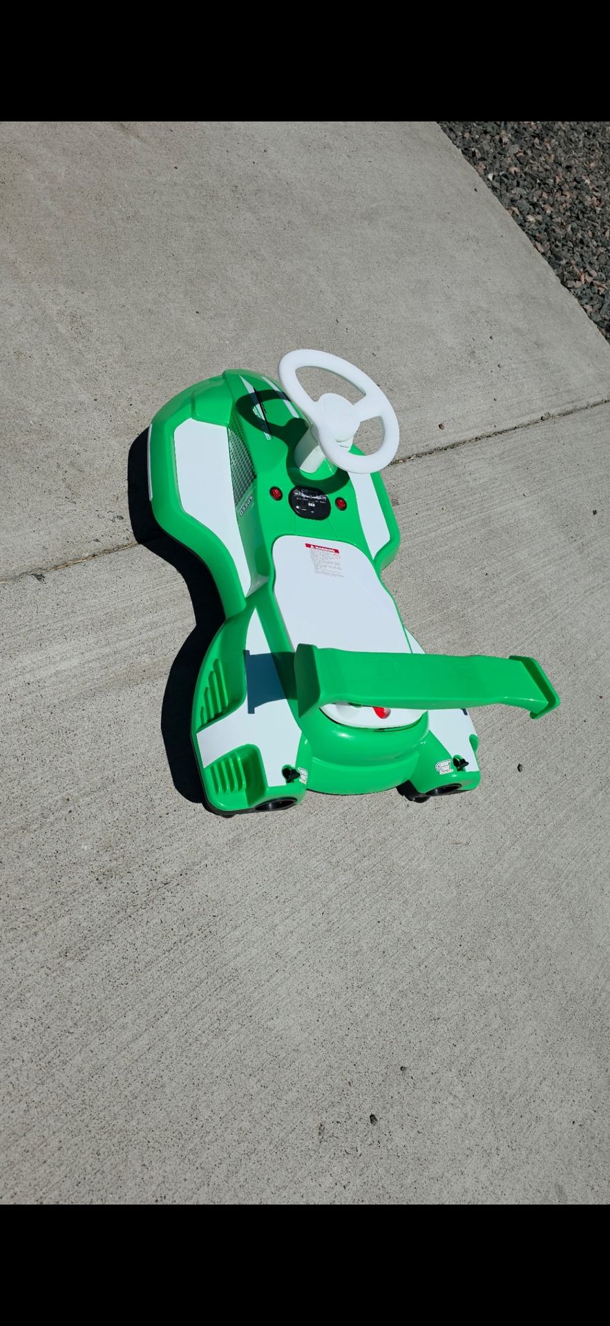 12V Electric Wiggle Car with Pedal, 2 in 1 Wiggle Car Ride On Toys for Kids Ages 3 and Up, Anti-Rollover Flashing Wheels, Bluetooth, Music