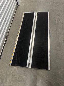 Vevor Folding Threshold-Ramp Model: 12YUIHVO SİZES: 60inch MAXIMUM WEIGHT CAPACITY 800LBS