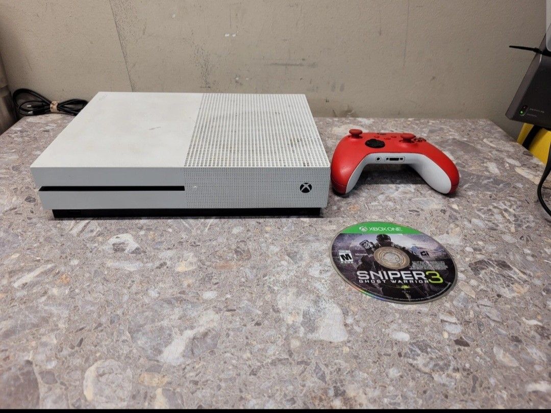 Xbox One S 500GB White + Controller + Game
