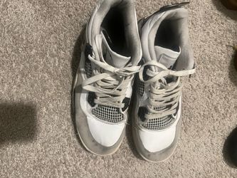 Black and White jordan 4s size 9 1/2