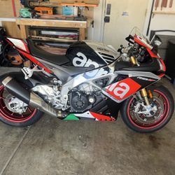 2016 Aprilia RSV4