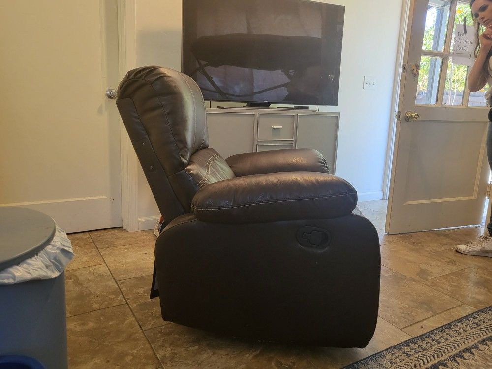 LEATHER RECLINER