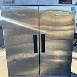 Commercial Refrigerator  Free Needs Compressor 