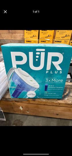 Water Filtering Pitcher 