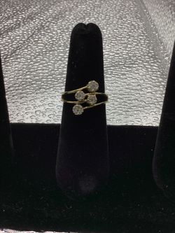 USED 14 KT CLUSTER RING 