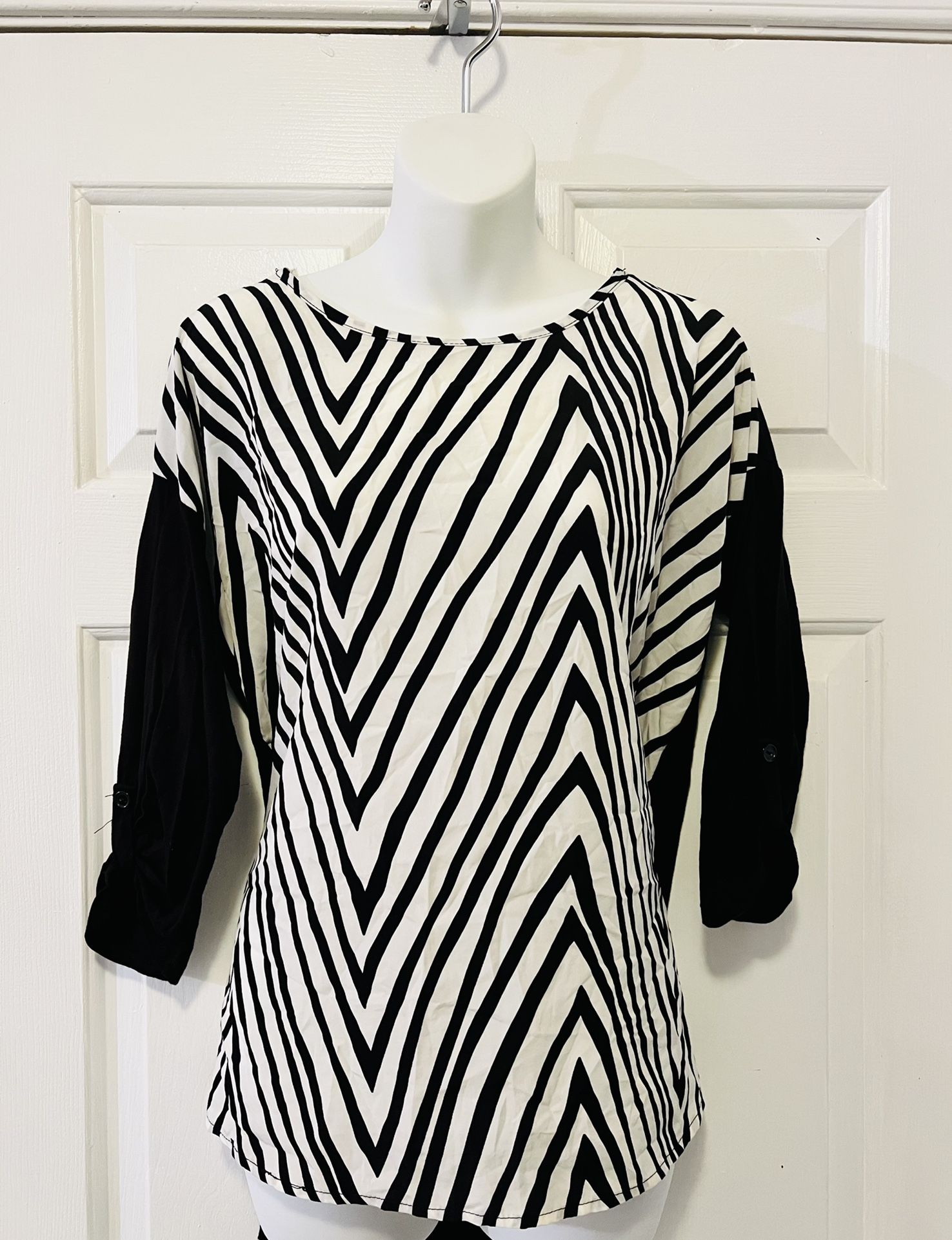 Very beautiful women Shirt size (s)only $10