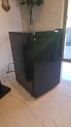 General electric mini fridge