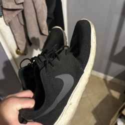 Nike Roshes And Reebok Shoes Size 12