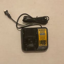Brand New Dewalt 20 Volts Charger for 12 and 18 Volts Batteries.      25 Firm on Price.      25 Firme en Precio.