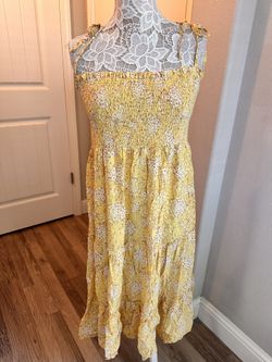 Women’s Yellow Floral Dress! (Size XL)