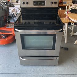 Frigidaire Oven. 
