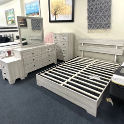 Antique White Queen 4pc Bedroom Set