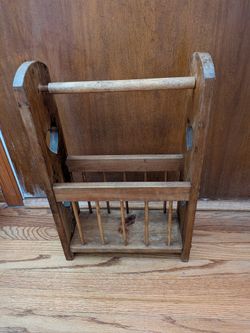 Wood magazine rack