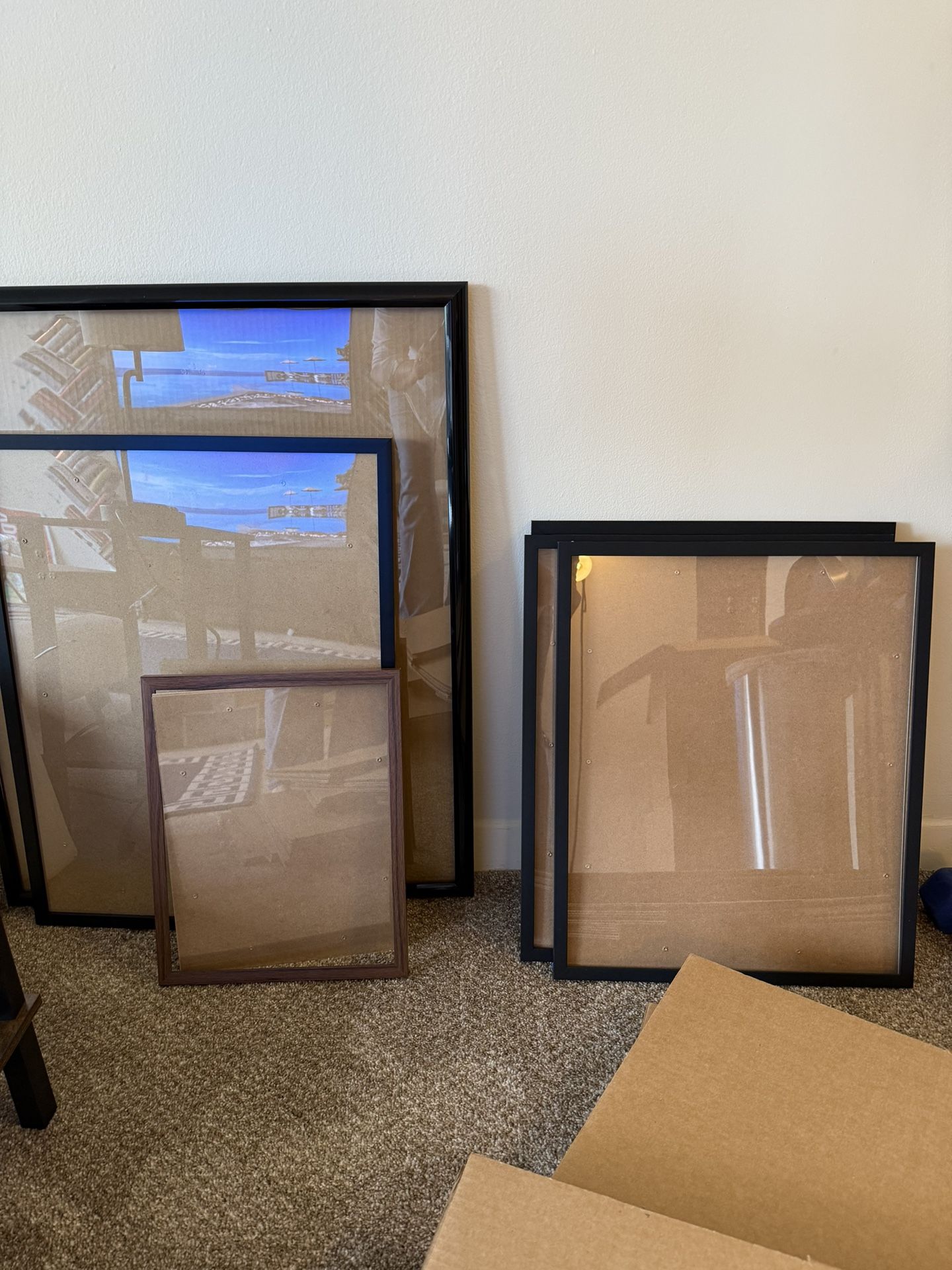 Poster/picture Frames (24x30); (18x24); (16x20); (11x14)