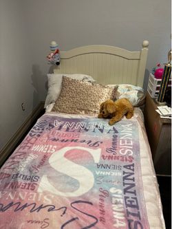 Pottery Barn Kids Twin Bed