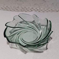 "Vintage" Arcoroc Scalloped Light Green Glass Bowl 