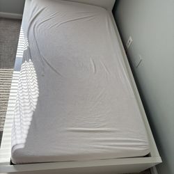 Twin White Bed Whit Mattress 