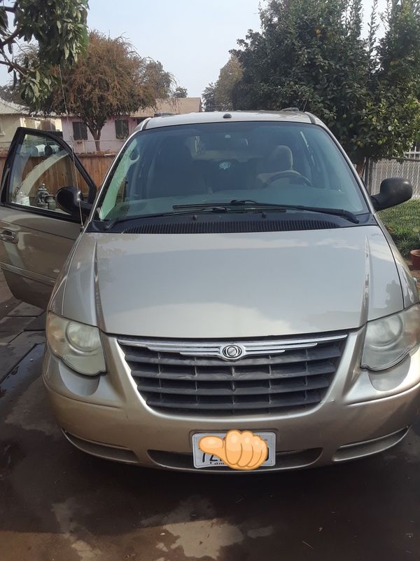 07 Chrysler town n country for Sale in Sanger, CA - OfferUp