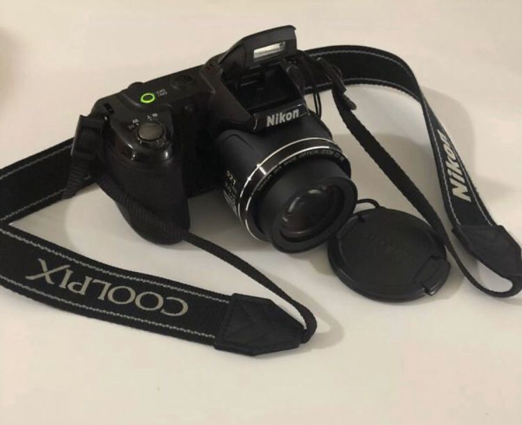 Nikon COOLPIX L810 16.1MP Digital Camera - Black. Excellent condition With Camera bag