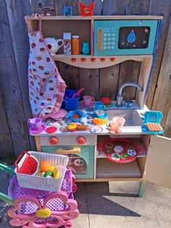Kitchen For kids used goodnfor your play area asking $50 obo ready to go south la.90043
