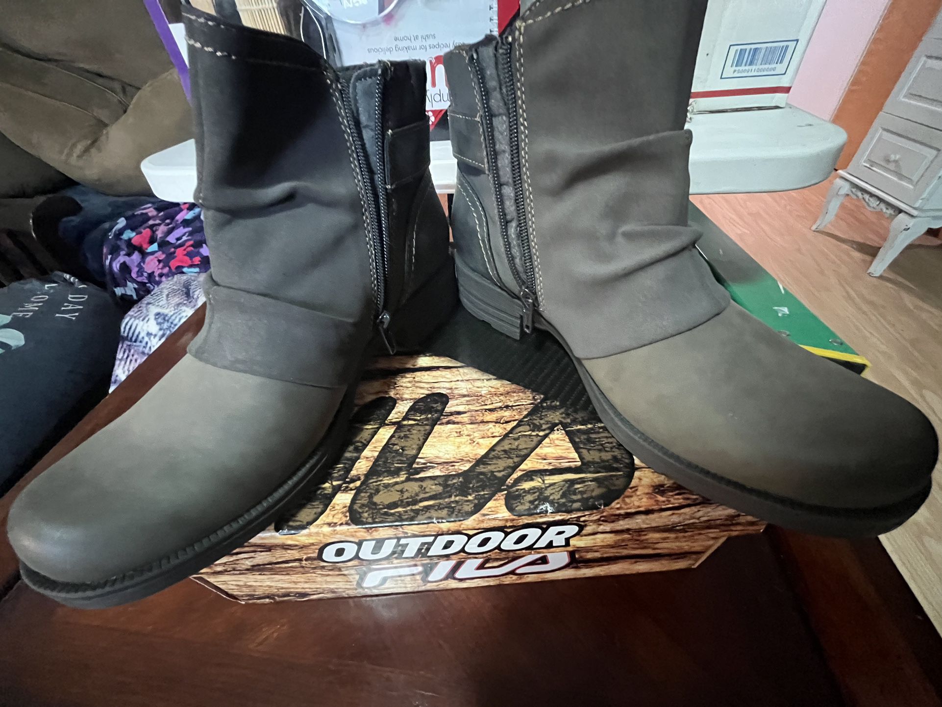 Women’s Boots (color Taupe/grey) Size 9  $20