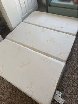 Foldable memory foam queen mattress