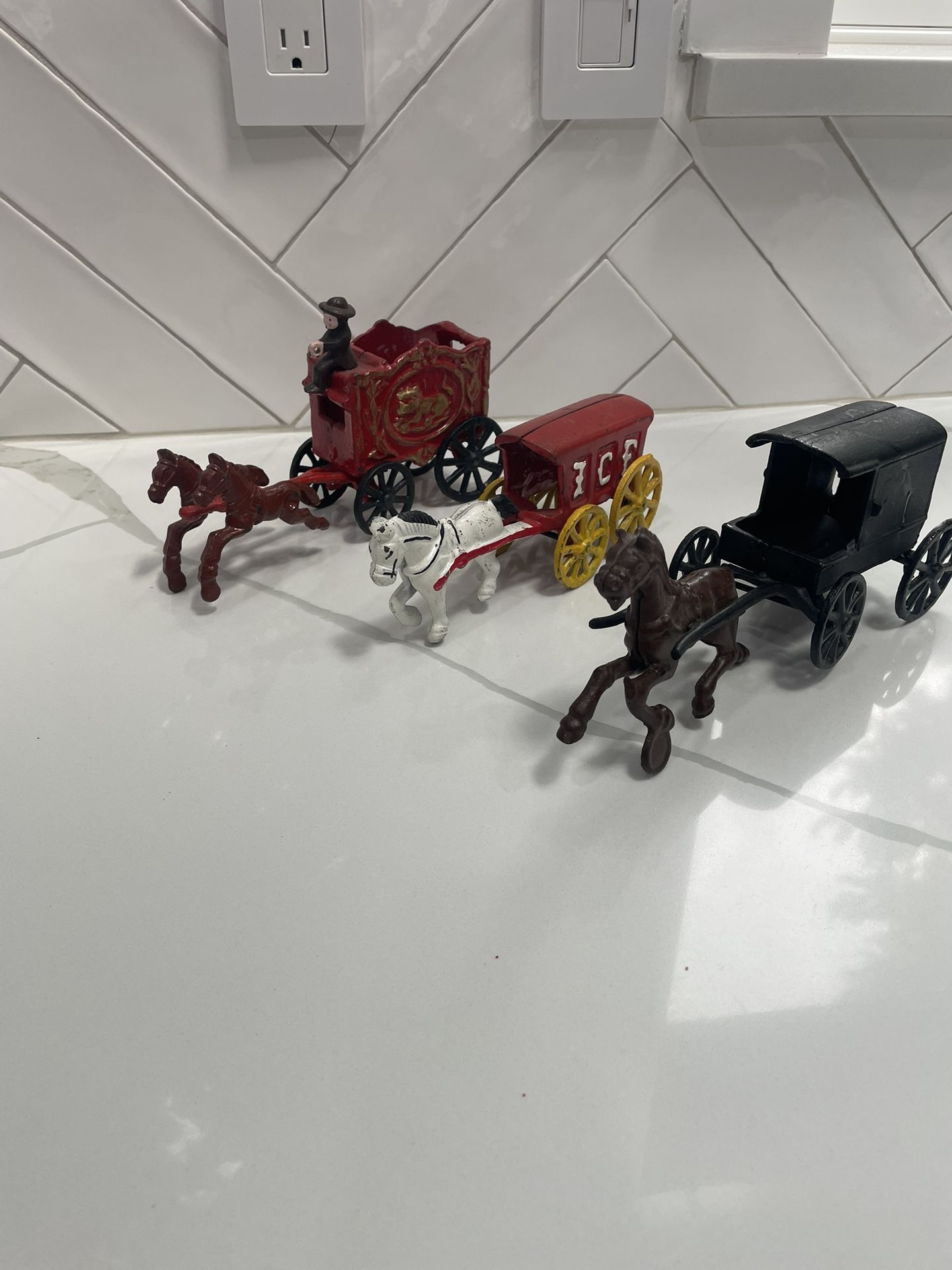 Vintage Metal Collectible Toys Horse And Buggy