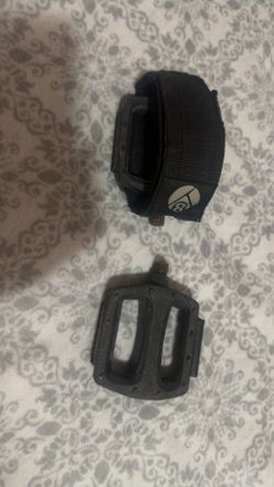 black opp peddles with origin 8 strap