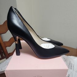 Mia Becar Krissy Pump